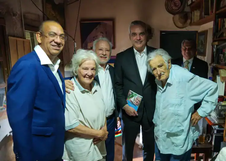 Abinader y Mujica se reúnen en Montevideo / Fuente: redes sociales, vía DIARIO FINANCIERO