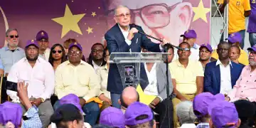 Danilo Medina juramenta a cientos de dirigentes en Santo Domingo