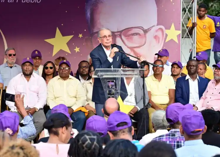 Danilo Medina juramenta a cientos de dirigentes en Santo Domingo