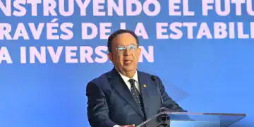 Héctor Valdez Albizu En un evento organizado por AS-COA