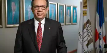 Héctor Valdez Albizu Gobernador del BCRD