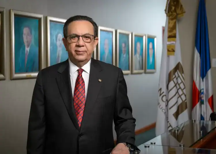 Héctor Valdez Albizu Gobernador del BCRD