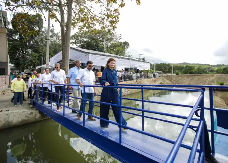 Raquel Peña entrega canal que irrigará 140,000 tareas y amplía escuela