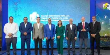 Panelistas del dialogo para la transformación energética