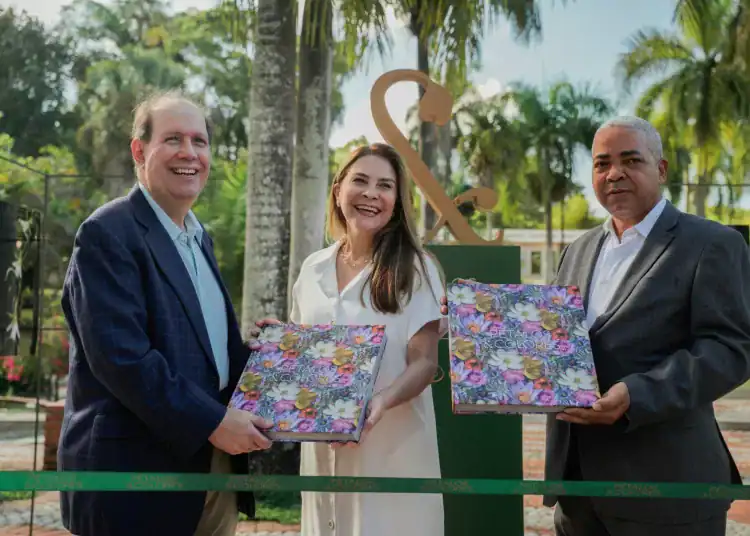 Felipe Vicini, presidente ejecutivo de INICIA, Carolina Mejía, alcaldesa del DN y Pedro Nolasco, director del Jardín Botánico Nacional