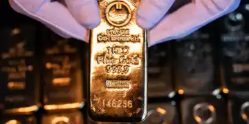 An attendant holds a one kilogram gold bar at Conclude Zrt bullion dealer arranged in Budapest, Hungary, on Monday, Feb. 17, 2025. Gold advanced, following its biggest one-day decline in two months, on nervousness over President Donald Trump's latest trade threats. Photographer: Akos Stiller/Bloomberg via Getty Images