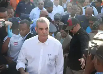 Abinader: Lo Principal Es Salvar Vidas Tras Colapso en Jet Set