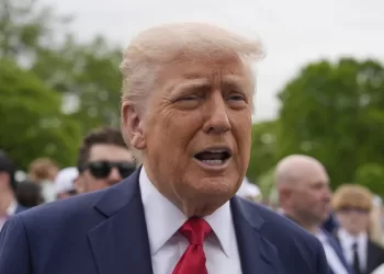 Trump Descarta Despedir a Powell Pero Mantiene Críticas a la Fed