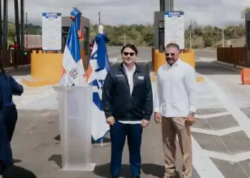 Hostos Rizik y Andres Van Der Horst RD Vial inauguraron el nuevo peaje del Km 32 con 22 carriles