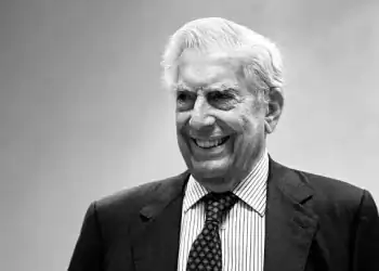 MADRID, SPAIN - MAY 03: (EDITOR'S NOTE: Image has been converted to black and white) Author Mario Vargas Llosa attends 'Expresion de Libertad' colloquium at the APM (Madrid Press Association) headquarter on May 03, 2021 in Madrid, Spain. (Photo by Carlos Alvarez/Getty Images)
