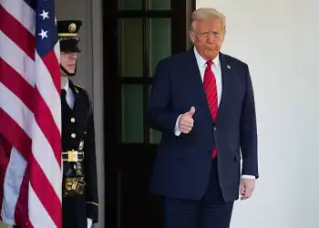 WASHINGTON, DC - APRIL 17: U.S. President Donald Trump flashes a thumbs-up while waiting for the arrival of Italian Prime Minister Giorgia Meloni outside the West Wing of the White House on April 17, 2025 in Washington, DC. Leader of the far-right Brothers of Italy party, Meloni is in Washington to discuss a range of bilateral issues, negotiate the 20 percent “reciprocal” tariff Trump imposed on European imports to the U.S. and to discuss pharmaceutical imports. (Photo by Andrew Harnik/Getty Images)