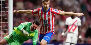 MADRID, SPAIN - APRIL 24: Alexander Sorloth of Atletico de Madrid celebrates scoring his team's first goal during the LaLiga match between Atletico de Madrid and Rayo Vallecano at Riyadh Air Metropolitano on April 24, 2025 in Madrid, Spain.  (Photo by Aitor Alcalde/Getty Images)