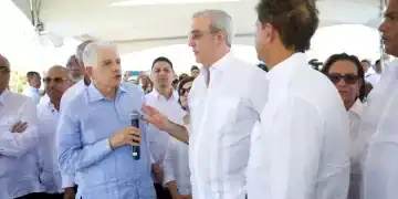 El presidente de la República, Luis Abinader, realizó este viernes una visita de supervisión a los trabajos de construcción de la Circunvalación de Baní