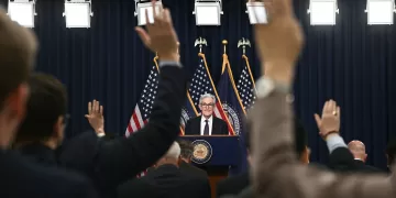 US Federal Reserve Board Chairman Jerome Powell takes questions during a news conference following a Federal Open Market Committee meeting at the Federal Reserve in Washington, DC, on May 7, 2025. The US Federal Reserve on Wednesday announced another rate cut pause and warned of higher risks to its inflation and unemployment goals in a likely reference to President Donald Trump's tariffs. Policymakers voted unanimously to hold the US central bank's key lending rate at between 4.25 percent and 4.50 percent, the Fed said in a statement. (Photo by Brendan SMIALOWSKI / AFP)