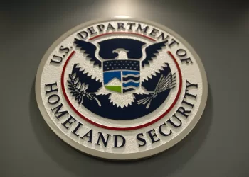 (FILES) The seal of the Department of Homeland Security is seen at US Immigration and Customs Enforcement in Washington, DC, February 25, 2015. When armed immigration agents made a surprise visit earlier this month to Pupatella, a trendy pizzeria in the US capital's Dupont neighborhood, they may not have made any arrests, but they delivered a clear message. The show of force, part of an "enhanced operation" by President Donald Trump's hardline administration, has had ripple effects through an industry reliant on immigrant labor, owners and others in the sector say. The Immigration and Customs Enforcement (ICE) agency said it had arrested 189 undocumented migrants after handing out 187 such notices in the Washington area between May 6 and May 9. (Photo by SAUL LOEB / AFP)