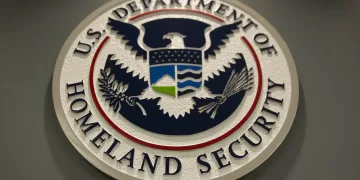 (FILES) The seal of the Department of Homeland Security is seen at US Immigration and Customs Enforcement in Washington, DC, February 25, 2015. When armed immigration agents made a surprise visit earlier this month to Pupatella, a trendy pizzeria in the US capital's Dupont neighborhood, they may not have made any arrests, but they delivered a clear message. The show of force, part of an "enhanced operation" by President Donald Trump's hardline administration, has had ripple effects through an industry reliant on immigrant labor, owners and others in the sector say. The Immigration and Customs Enforcement (ICE) agency said it had arrested 189 undocumented migrants after handing out 187 such notices in the Washington area between May 6 and May 9. (Photo by SAUL LOEB / AFP)