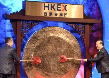 Zeng Yuqun, Chairman of Chinese battery giant CATL (R) bangs a gong to start CATL's debut trading on the Hong Kong stock exchange, in Hong Kong on May 20, 2025. Shares in Chinese battery giant CATL soared 13 percent on its Hong Kong debut on May 20 after raising US$4.6 billion in what is said to be the world's biggest initial public offering this year. (Photo by Peter PARKS / AFP)