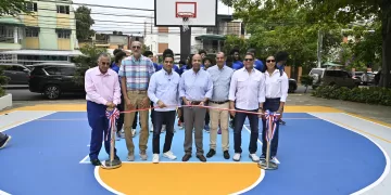 Banreservas entrega cancha Camila Henríquez en Mirador Norte como parte del programa deportivo Juega RD.