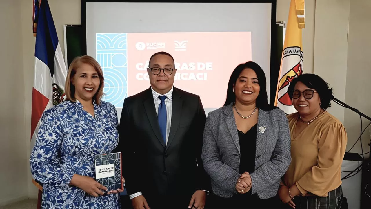 Escuela de Comunicación de PUCMM acoge lanzamiento del libro “Cátedras de Comunicación” de Mediáticos