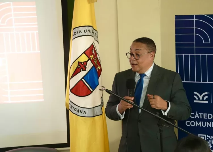 Escuela de Comunicación de PUCMM acoge lanzamiento del libro “Cátedras de Comunicación” de Mediáticos