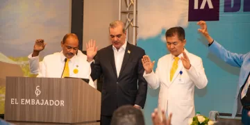 Luis Abinader en el desayuno del ejercito dominicano de oración