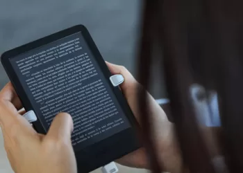 SAN SALVADOR, EL SALVADOR - OCTOBER 22: People read digital books on a kindle at the National Library of El Salvador (BINAES), in the framework of the International Day of Libraries at the historic center, in San Salvador, El Salvador on October 22, 2024. The National Library of El Salvador (Binaes) is the 'most modern and largest in the region' with a capacity of more than 360,000 books. It was a donation from the Government of the People's Republic of China, as part of a 500 million dollar non-reimbursable public investment agreement without conditions. The 24,000 square meter building is open 24 hours a day and is visited by students, tourists and locals. Every year on October 24, the International Library Day is celebrated in El Salvador. (Photo by Alex Pena/Anadolu via Getty Images)