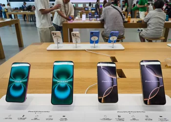 CHONGQING, CHINA - APRIL 19: The iPhone 16, iPhone 16 Plus, iPhone 16 Pro, and iPhone 16 Pro Max are displayed at an Apple Store, attracting customers to explore the latest models on April 19, 2025 in Chongqing, China. Apple's newest smartphone lineup has drawn attention in the Chinese market amid strong competition from domestic brands. (Photo by Cheng Xin/Getty Images)