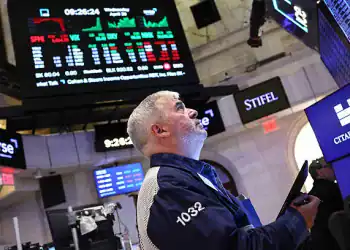 NEW YORK, NEW YORK - APRIL 30: Traders work on the floor of the New York Stock Exchange during morning trading on April 30, 2025 in New York City. Stocks fell sharply on the final trading opening day of April after data showed the U.S. economy shrunk in the first quarter, as a series of trade-focused policy moves by President Donald Trump weighed on business sentiment. (Photo by Michael M. Santiago/Getty Images)