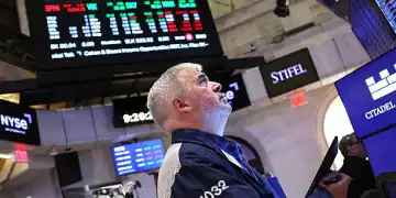 NEW YORK, NEW YORK - APRIL 30: Traders work on the floor of the New York Stock Exchange during morning trading on April 30, 2025 in New York City. Stocks fell sharply on the final trading opening day of April after data showed the U.S. economy shrunk in the first quarter, as a series of trade-focused policy moves by President Donald Trump weighed on business sentiment. (Photo by Michael M. Santiago/Getty Images)
