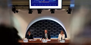 LONDON, ENGLAND - MAY 8: Bank of England Governor Andrew Bailey (C) speaks during the Monetary Policy Report press conference, with Clare Lombardelli (L) Deputy Governor for Monetary Policy, and Katie Martin (R), Head of Media and Stakeholder Engagement, at Bank Of England on May 8, 2025 in London, England. The Bank of England have announced a quarter of a per cent cut to UK interest rates to 4.25%. (Photo by Carlos Jasso - WPA Pool/Getty Images)