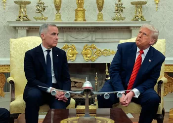 WASHINGTON, DC - MAY 06: U.S. President Donald Trump (R) meets with Canadian Prime Minister Mark Carney in the Oval Office at the White House on May 6, 2025 in Washington, DC. Carney, who was elected into office last week, is expected to meet with President Trump to discuss trade and the recent tariffs imposed on Canada. (Photo by Anna Moneymaker/Getty Images)