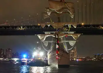 NEW YORK, UNITED STATES - MAY 17: Mexican navy tall ship, making a festive visit to New York, crashes into the Brooklyn Bridge in Manhattan, New York, United States on Saturday, May 17, 2025. The ship, which has a crew of 277, collided with the bridge's road deck and left multiple crew members seriously injured, according to fire officials and sources. (Photo by Kyle Mazza/Anadolu via Getty Images)