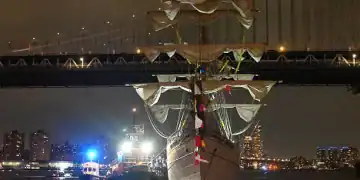NEW YORK, UNITED STATES - MAY 17: Mexican navy tall ship, making a festive visit to New York, crashes into the Brooklyn Bridge in Manhattan, New York, United States on Saturday, May 17, 2025. The ship, which has a crew of 277, collided with the bridge's road deck and left multiple crew members seriously injured, according to fire officials and sources. (Photo by Kyle Mazza/Anadolu via Getty Images)