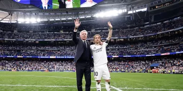 MADRID, SPAIN - MAY 24:  Carlo Ancelotti and Luka Modric of Real Madrid greets the supporters after the La Liga match between Real Madrid CF and Real Sociedad de Fútbol at Estadio Santiago Bernabeu on May 24, 2025 in Madrid, Spain. (Photo by Antonio Villalba/Real Madrid via Getty Images)