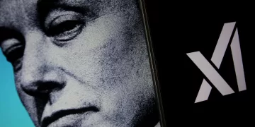 Musk Promete Trabajo 24/7 Tras Caída Global de X por Incendio