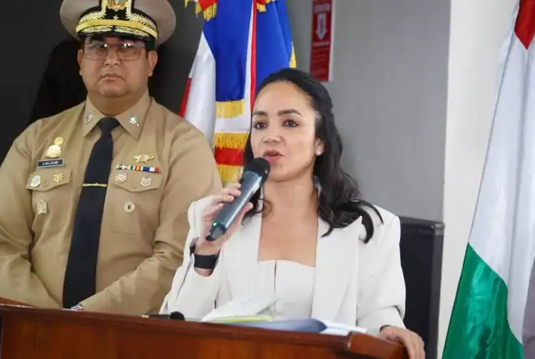 La Ministra Faride Raful habla tras la reunión de seguridad ciudadana de este lunes 19 de mayo del 2025. (FUENTE EXTERNA)
