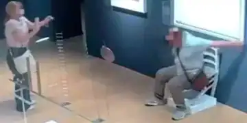 Turistas dañan obra de arte de Van Gogh