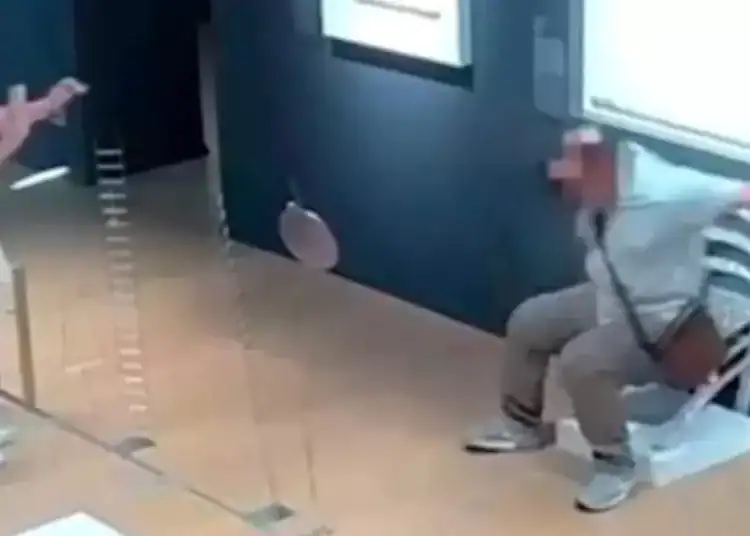 Turistas dañan obra de arte de Van Gogh