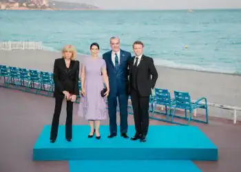 El presidente dominicano y su esposa participaron en la velada ofrecida por Emmanuel y Brigitte Macron