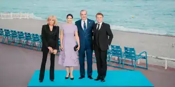 El presidente dominicano y su esposa participaron en la velada ofrecida por Emmanuel y Brigitte Macron