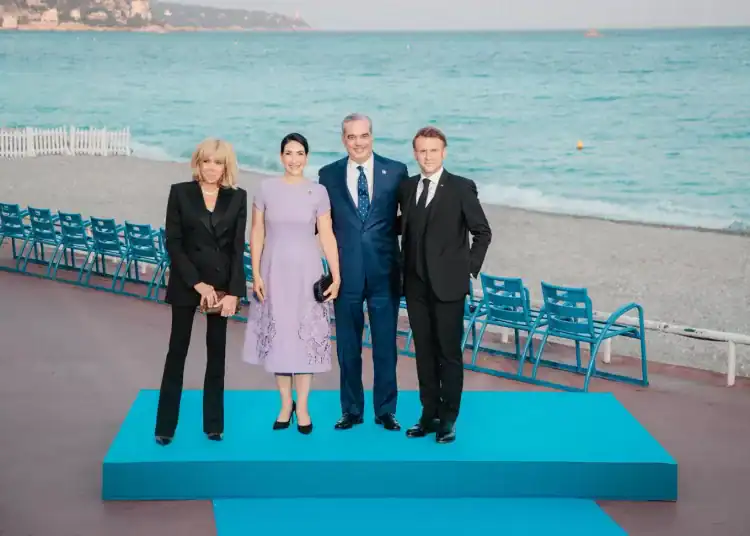 El presidente dominicano y su esposa participaron en la velada ofrecida por Emmanuel y Brigitte Macron