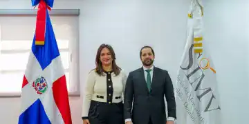 FOTO OFICIAL LANZAMIENTO. Katty Cepeda, APB y Ernesto Bournigal, SIMV
