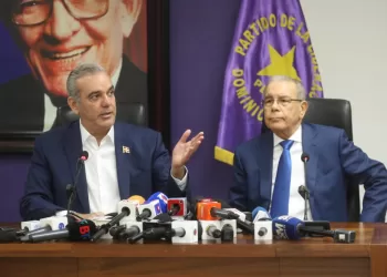 Luis Abinader en Casa Nacional del PLD