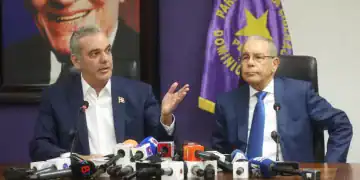 Luis Abinader en Casa Nacional del PLD