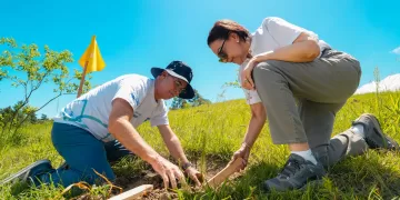 Señores René Grullón, presidente ejecutivo de Grupo Popular e Inmaculada Adames, vicepresidenta ejecutiva del Plan Sierra.