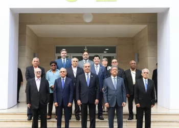 Luis Abinader, Hipólito Mejía, Danilo Medina y Leonel Fernández, y con el respaldo del Consejo Económico y Social (CES),