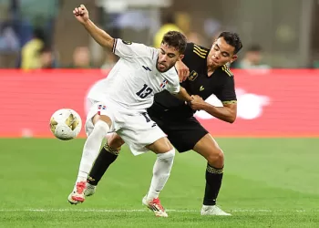 INGLEWOOD, CALIFORNIA - JUNE 14: Edison Azcona #13 of Dominican Republic is marked by Carlos Rodriguez #8 of Mexico during the Group Stage - Group A match between Mexico and Dominican Republic as part of the 2025 CONCACAF Gold Cup at SoFi Stadium on June 14, 2025 in Inglewood, California. (Photo by Omar Vega/Getty Images)