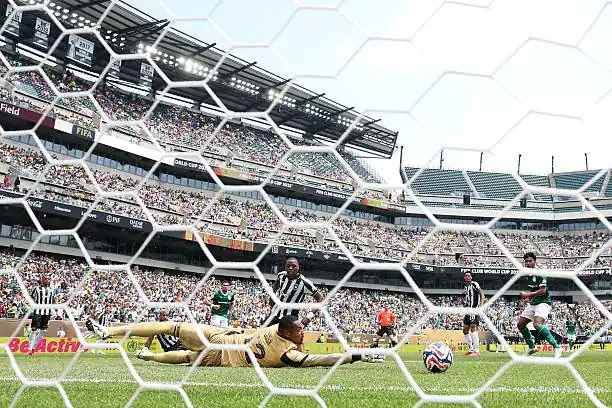 PHILADELPHIA, PENNSYLVANIA - JUNE 28: Paulinho #10 of Palmeiras scores his team's first goal past John #12 of Botafogo during the FIFA Club World Cup 2025 round of 16 match between SE Palmeiras and Botafogo FR at Lincoln Financial Field on June 28, 2025 in Philadelphia, Pennsylvania. (Photo by Elsa - FIFA/FIFA via Getty Images)