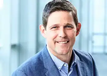 Mike Grams director de operaciones Starbucks