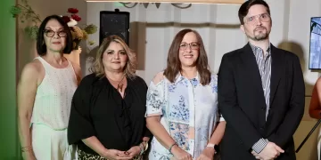 Principal Esther Wong, Monica Báez, Luis Geraldino y Patricia Liranzo